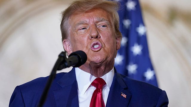 Donald Trump-The Remarkable Story of Rise, Fall, and Comeback
